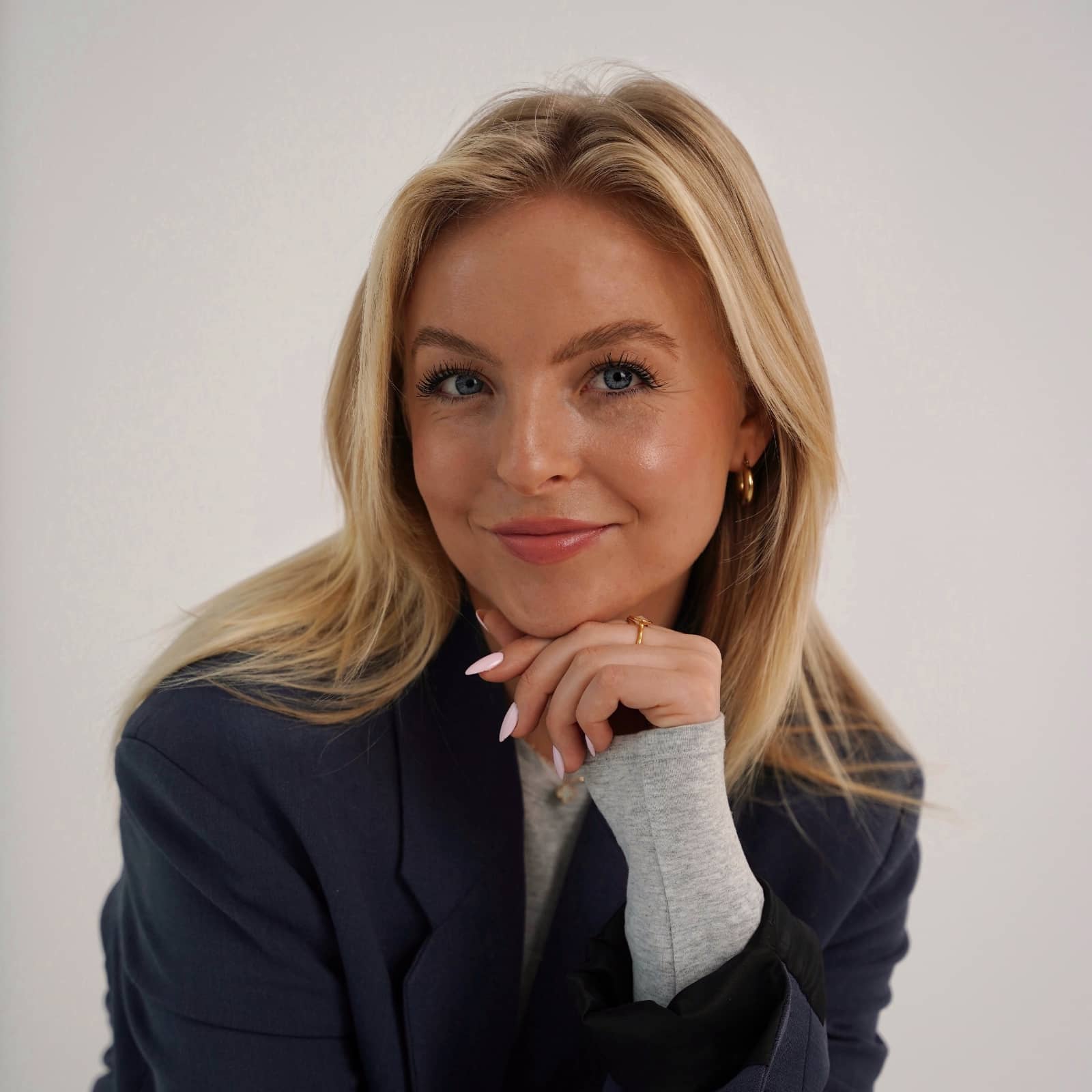 Mikki Marie Durrell: The Face Of Lb Group'S Success - o5n4zae